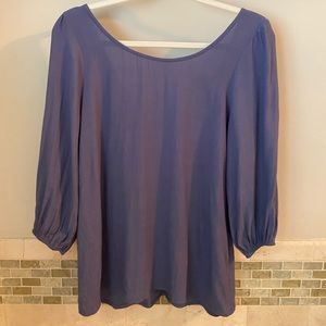 Back bow blouse